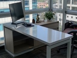 ESCRITORIOS DE VIDRIO EN L